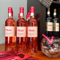 ✨ La vie en rosé ✨

Pibale, un rosé vif et élégant issu du Merlot🥂

C'est TOUT Bordeaux ! 

#tutiactoutbordeaux #conserveriedubassin #vinrosé